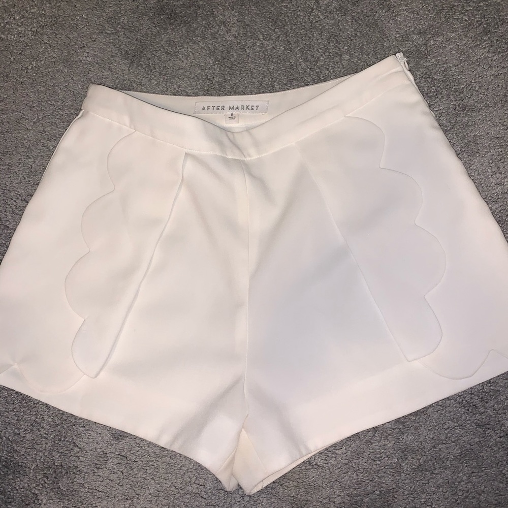 High waisted Scallop shorts